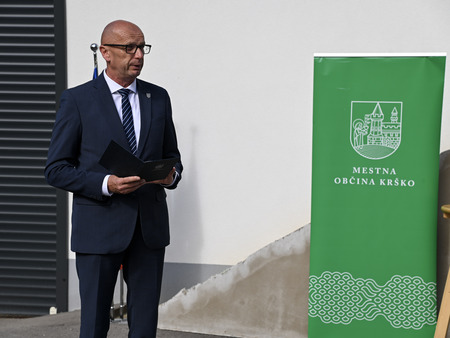 Predaja defibrilatorja - Presladol 